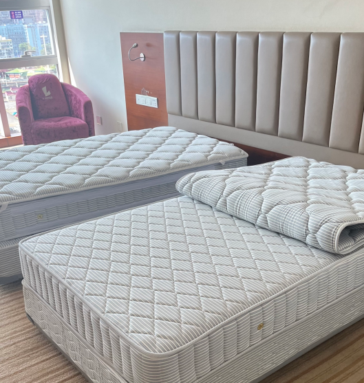 ���ھƵ�������Ż��չ�˾�ļҺ�